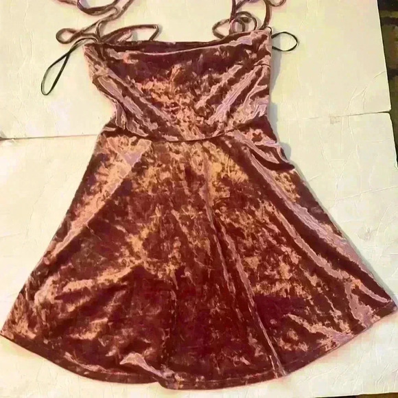Forever 21 woman’s size medium, rose/ pink velvet Mini dress​ - Picture 1 of 3